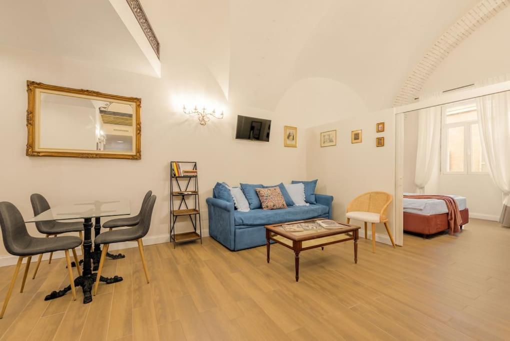 Apartment Piccola - Michelangelo Apt Rom